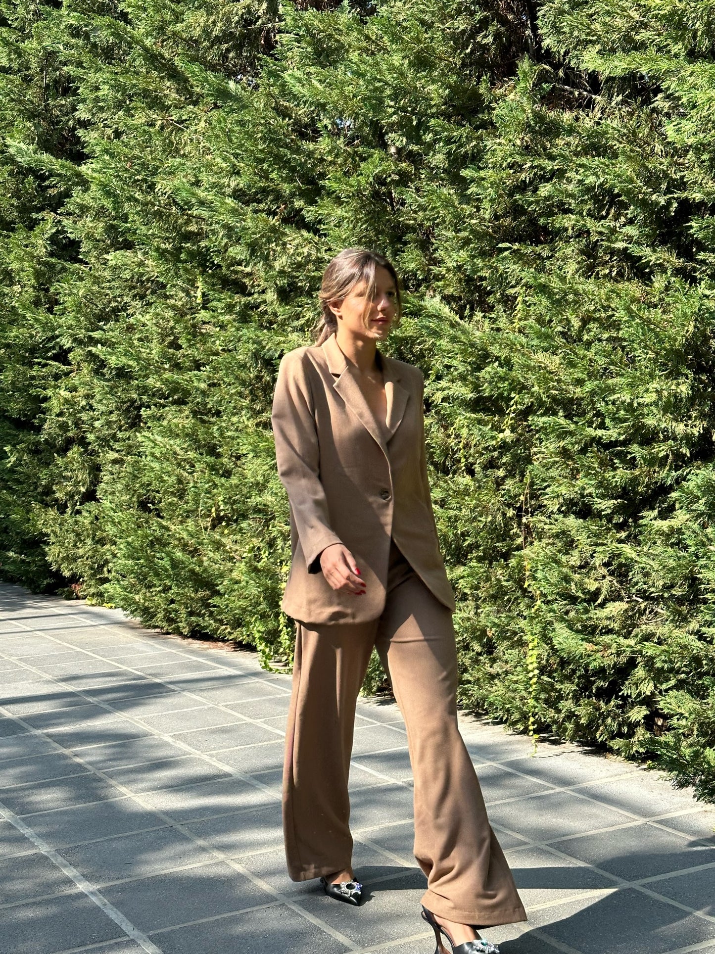 Suit with elastic pants