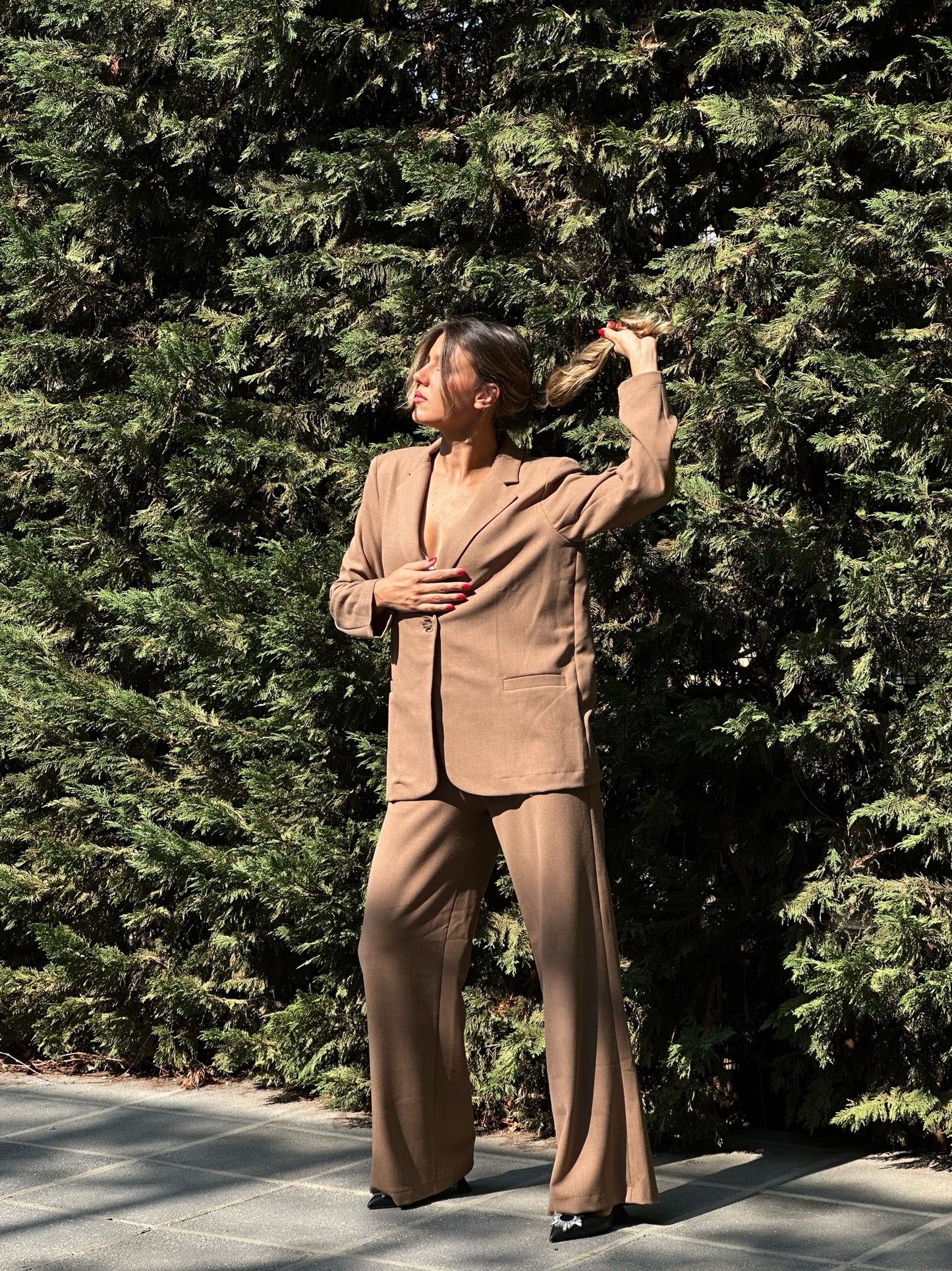 Suit with elastic pants